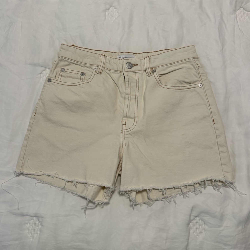 Zara Cream Raw Hem Denim Shorts Size 6